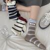 Calcetines de media pantorrilla a rayas de burbujas estilo coreano con etiquetas de letras, calcetines holgados retro versátiles sin costuras para mujer