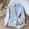 Nueva moda de otoño estilo coreano camisa a rayas de manga larga para mujer, con un diseño irregular, top elegante y holgado en blanco