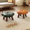 Taburete pequeño de madera maciza para uso doméstico, taburete bajo resistente para sala de estar, modelo nuevo 2026 taburete para cambiarse los zapatos de niños