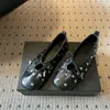 Mary Jane Plano Redondo Retro com Rebites 2026 Outono Novo Estilo Sapatilhas com Recorte de Laço Sapatos Individuais Femininos