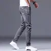 Jeans de sarja fina azul claro de alta qualidade para o verão, calça cigarette slim fit, calça comprida casual versátil, novo modelo 2026