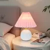 [Transfronterizo] Lámpara de mesa color crema famosa en Internet, luz ambiental creativa estilo dormitorio, textura plisada, luz nocturna de lujo ligero, lámpara de mesita de noche, diseño de medusa