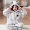 Conjunto de pijama outono e inverno para meninas, novo estilo 2026, fleece de coral, roupa de dormir quente com capuz para crianças e bebês