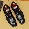 Mocasines de hombre estilo business hechos de cuero genuino de plena flor, con un nuevo diseño de borlas, versátiles para el uso diario y adecuados para ocasiones formales, con cierre de hebilla