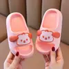 Pantuflas de EVA con tacto suave para mujer, sandalias de verano de dibujos animados lindas antideslizantes para interior, baño, con suela gruesa, sandalias para bebé