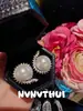 Set de Banquete de Joyería Pendientes de perla blanco roto con forma de cinta incrustados con diamantes Colgantes de oreja de perla de concha de girasol con detalles de diamante