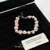 Pulsera de Nicho de Alto Nivel con Cuentas Estilo Francés con un Toque de Lujo, Adecuada para Socialités, Lujo Ligero, Versátil, Moderna, Única y Exquisita
