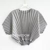 Japonés y Coreano Nuevo de Alta Gama Estilo Miyake Plisado Urbano Elegante Precioso para Mujer Ajustado Adelgazante Manga Corta Top TT