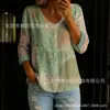 Nova camisa feminina de manga comprida com botões e gola V estampada transfronteiriça, elegante e estilosa para o trabalho, top casual único e moderno