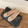 Versão em Couro Genuíno ~ Sapatos Femininos Elegantes para o Dia a Dia com Fivela Quadrada e Solado Plano Novos Sapatos Versáteis de Camurça com Bico Redondo e Pequeno Salto Interno