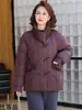 Chaqueta de plumón auténtica de mamá para mujer 2026 Nuevo estilo corto para mediana edad y ancianos, Abrigo grueso de invierno con cuello alto de plumón de ganso blanco