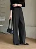 Pantalones de lana y acetato de pierna curva - adelgazantes, de cintura alta, casuales y con un diseño deconstruido