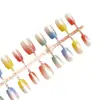 Caramelo Arcoíris Ojo de Gato Textura de Alta Gama Elegante Estilo Femenino Estilo Hermana Mayor Blanqueamiento Manicura Estilo Corto 30 Piezas Manicura Portátil