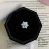 Brincos de Aço Titânio 316L com Exclusivo Design de Floco de Neve Grande e Incrustação de Zircônia, Brincos de Osso da Orelha Estilo Minimalista com Rosca Externa para Piercing