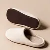 Pantuflas de algodón silenciosas de suela blanda para mujer, cálidas para invierno, primavera y otoño, pantuflas antideslizantes de interior para pareja de hombres en invierno