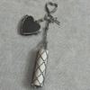 Colgante de Bolso de Cuerda Trenzada Corazón Hecho a Mano Vintage Dulce Fresco Flor Hueca Moda Versátil Exquisito Colgante de Bolso
