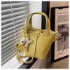 2024 Nuevo Verano Bolso Pequeño de Hombro de Cuero Suave con Textura Estilo Coreano Bolso Cubo de Moda Estilo Dulce Bolso de Hombro Único Cruzado