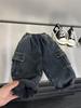 Pantalones vaqueros compuestos de terciopelo estilo americano para niños, desgastados, con bolsillos grandes gruesos, peto vaquero retro para niños