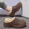 Chinelos de algodão impermeáveis masculinos, novo estilo de inverno 2026, adequados para uso interno e externo, com forro de fleece para aquecimento, sola grossa e design antiderrapante
