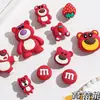 Se adapta a varios zuecos accesorios creativos patrones de dibujos animados avanzados hombres y mujeres negro lindo muñecos creativos tridimensionales