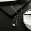 Titânio aço não-desbotamento oco colar de amor luz de luxo nicho design pingente de amor temperamento versátil cadeia de clavícula