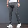 Calças Casuais Masculinas de Tencel Lyocell Leve para o Verão, Slim Fit, Elegantes, Afinando a Silhueta, Alongadoras, Calças Finas de Corte Reto para Homens