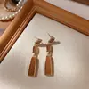 Pendientes de Chica de Hardware Femeninos Franceses Vintage Marrones Simples de Moda Pendientes Maillard para Mujeres