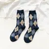 Meias de lã femininas de cano médio ins moda outono e inverno estilo coreano retrô japonês losango xadrez espessadas meias quentes