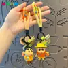 Baimao Original Crayon Shin-Chan Série Tempo ao Ar Livre Chaveiro Criativo Boneca Fofa Casal Pingente de Mochila para Mulheres