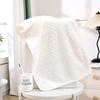 Toalla de baño de mimbre de vellón coral de punto urdimbre al por mayor, toalla de baño para el hogar, toalla facial para cabello seco para hombres y mujeres, suave y absorbente.