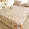 Lençol de baixo com elástico de algodão puro, tipo gaze plissada, qualidade para mães e bebês, capa de cama dupla camada em gaze com desenho, capa protetora antiderrapante para colchão Simmons 4