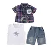Conjunto de Ropa de Verano para Niños 2026 Nuevo Estilo Informal para Bebés Camisa a Cuadros de Manga Corta Pantalones Cortos Conjunto de Tres Piezas Moderno
