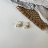 Pendientes simples retro estilo europeo con clip francés oro real de 18 quilates perla grande redonda temperamento estilo frío hebilla de oreja de perla 282