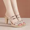 Estilo Novo de Verão Tipo Salto Grosso 2 Transparente Antiderrapante Estilo Coreano Sapatos de Salto Alto Femininos Moda Europeia e Americana Chinelos Femininos