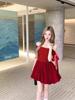Vestido Preto Francês de Um Ombro Fora do Ombro para Mulheres Verão 2025 Novo Estilo Hepburn Lindo Saia Bufante de Botão