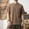 Camiseta de manga corta de dos piezas falsas con bordado pesado y colores contrastantes, estilo casual americano de verano fino con bolsillos, cuello redondo, corte holgado, camiseta de manga corta