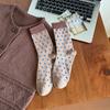 Calcetines Rayados Marrones para Mujer, Algodón Puro, Estilo Popular Nuevo Otoño e Invierno 2025 Calcetines Caídos, Marrones para Primavera y Otoño, Combinados con Zapatos Pequeños de Cuero