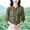 Foto Real de Nuevo Estilo Elegante y Clásico para Primavera 2026, Camisas Nobles Adelgazantes y Rejuvenecedoras para Mujer