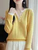 Top de punto acanalado 100% lana con cuello redondo en V, abotonado, efecto dos piezas, para mujer, corte ajustado, capa base elegante y versátil