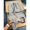 Pantalones de seda helada multipatrón azul marino para hombre, pantalones largos finos y transpirables de otoño con diseño de color block, pantalones deportivos de corte limpio