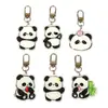 Chaveiro de Panda Fofo de Desenho Animado Chaveiro Comendo Bambu Pingente de Mochila de Estudante Enfeite Pendurado Decorativo DIY Acessório de Acrílico