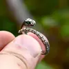 02396 Anillo Nuevo con Forma de Serpiente Transfronterizo de Amazon Retro Personalizado Serpiente Zodiacal Esmeralda Abierto para Hombres y Mujeres