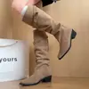 Hebilla de cinturón estilo post-apocalíptico punta fina botas de tacón alto de dos usos mujer 2026 Otoño/Invierno Nuevas Botas Largas de Gamuza Tacón Grueso Caña Alta