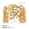 Pulseira Europeia e Americana Transfronteiriça de Abertura Larga, Pulseira Fashion com Recortes, Pulseira de Aço Inoxidável Banhada a Ouro 18K de Alta Qualidade com Estrela do Mar para Mulheres
