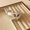 Pulsera lisa abierta ancha brillante estilo Zhang Yueer joyería simple de nicho de lujo ligero pulsera estilo igual para hombres y mujeres