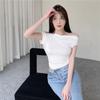 Camiseta feminina branca com ombros inclinados, justa e fina, para o verão, elegante, emagrecedora, sexy, curta