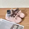 Zapatos de Entrenamiento Alemanes Suaves para Niños 2026 Primavera/Verano Nuevo Estilo Moda para Niñas Versátiles Casuales Zapatos Bajos para Niños Zapatillas de Tabla Pequeña Modernos