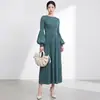 Vestido Miyake Alta Calidad Mangas de Linterna Color Sólido Cintura Alta Falda de Línea A Adelgazante Elegante Temperamento Moderno Versátil Falda Larga