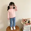 Camiseta lisa de manga comprida para meninas 2026 novo modelo infantil de primavera e outono camisa básica top de primavera e outono para meninas pequenas