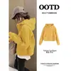 Sudadera Chaqueta Amarilla de Hombro Derecho para Mujer, Nuevo Modelo Primavera Temprana 2026, Única, Hermosa, Exquisita, Estilo Coreano, Top Muy Atractivo